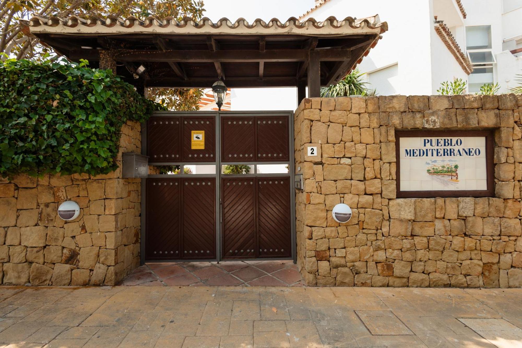 In First Line Complex In Urbanization Pueblo Mediterraneo, Leilighet *