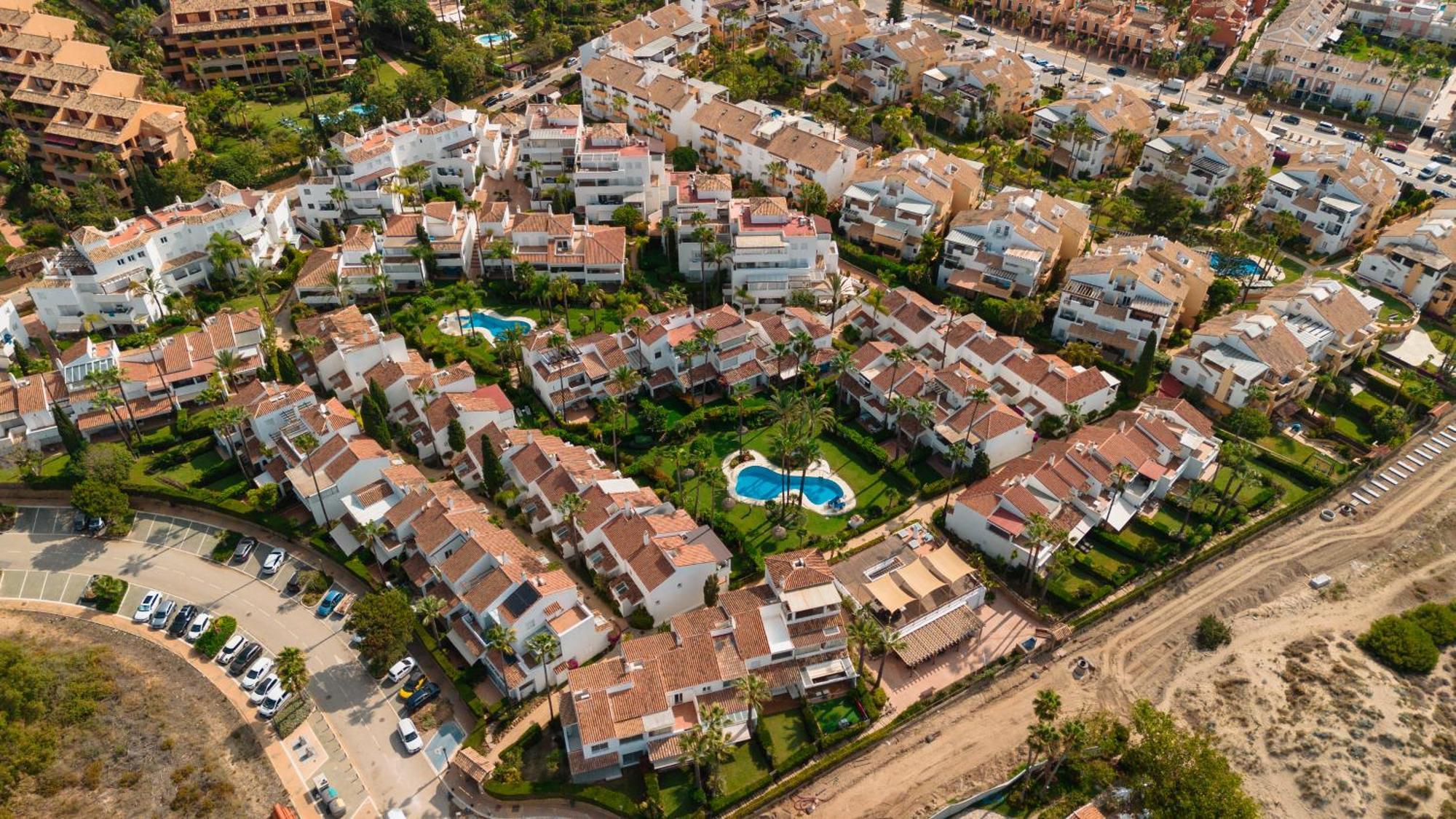 In First Line Complex In Urbanization Pueblo Mediterraneo, Leilighet Marbella
