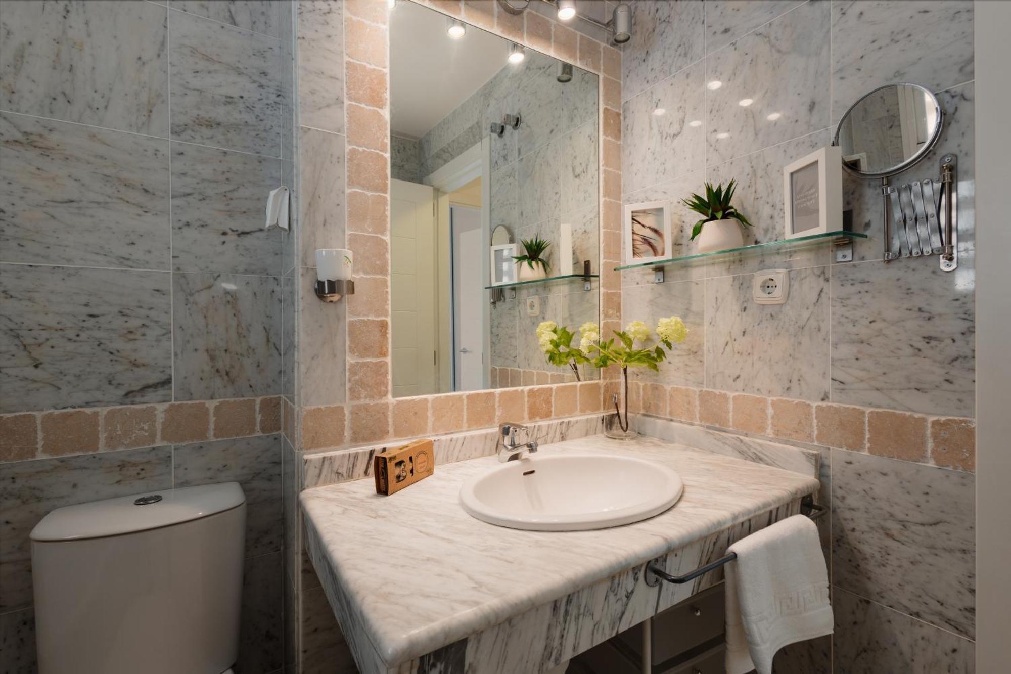 Apartemen In First Line Complex In Urbanization Pueblo Mediterraneo, Marbella