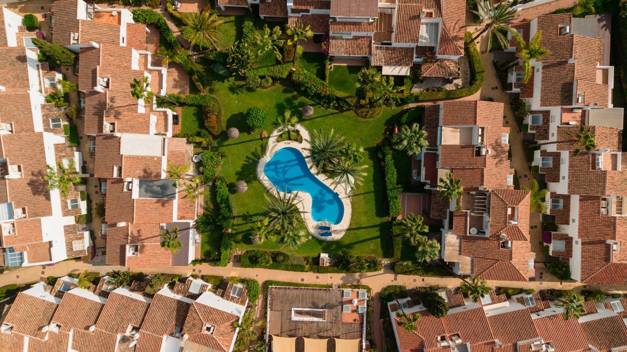 Apartemen In First Line Complex In Urbanization Pueblo Mediterraneo, Marbella