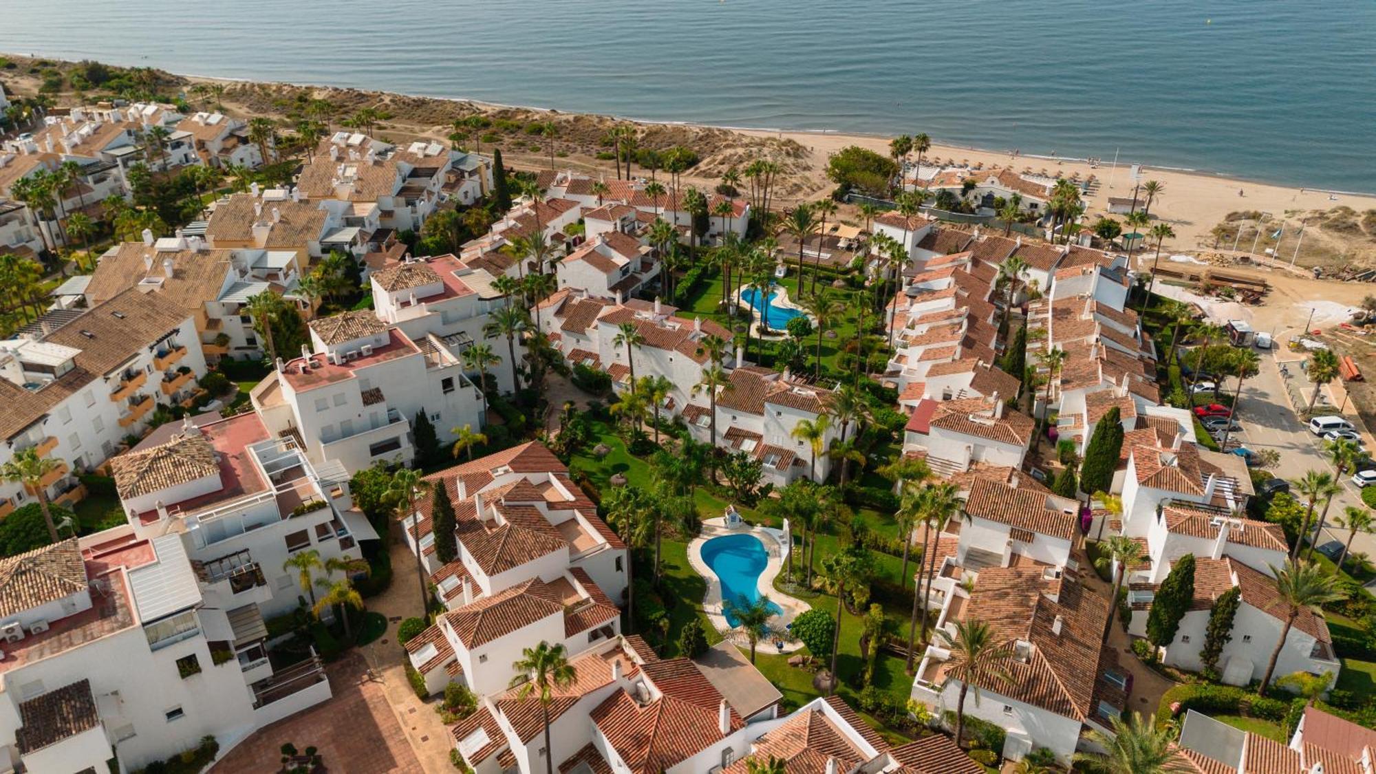In First Line Complex In Urbanization Pueblo Mediterraneo, Marbella